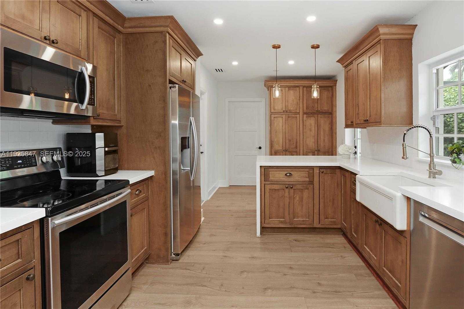 Small Image of 1417 JACKSON ST, Hollywood Number 4