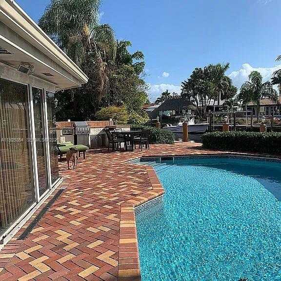 Small Image of 450 SOUTH EAST 6TH TER, Pompano Beach Number 2