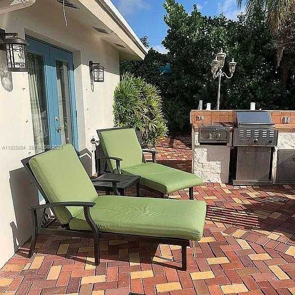 Small Image of 450 SOUTH EAST 6TH TER, Pompano Beach Number 4