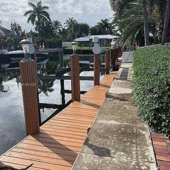 Small Image of 450 SOUTH EAST 6TH TER, Pompano Beach Number 5