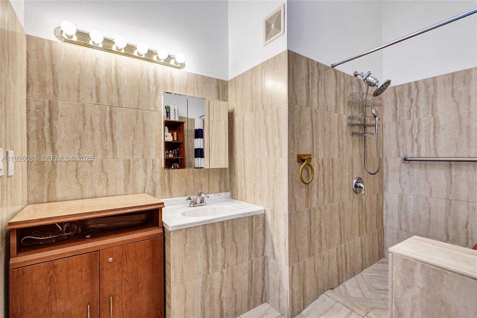 Small Image of 531 LESLIE DR, Hallandale Beach Number 10