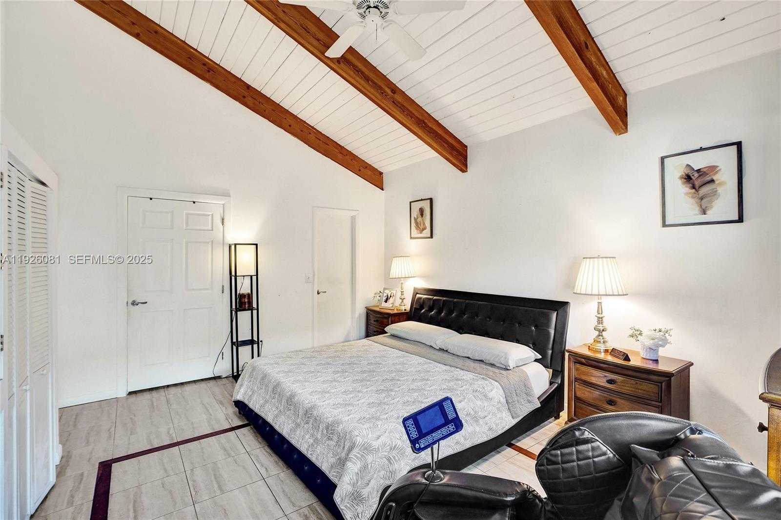 Small Image of 531 LESLIE DR, Hallandale Beach Number 12