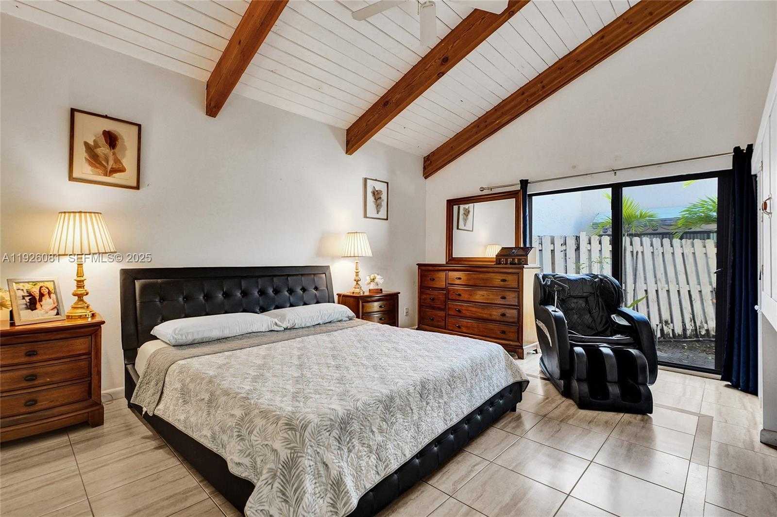 Small Image of 531 LESLIE DR, Hallandale Beach Number 13