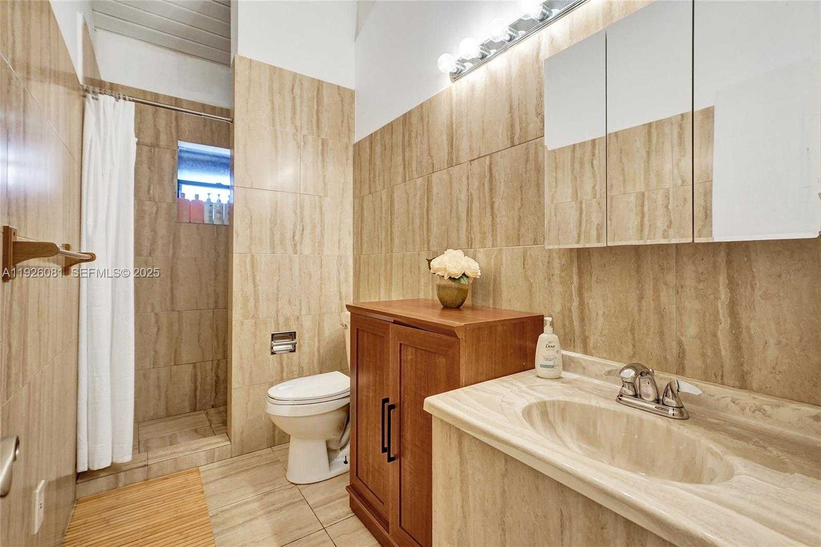 Small Image of 531 LESLIE DR, Hallandale Beach Number 14