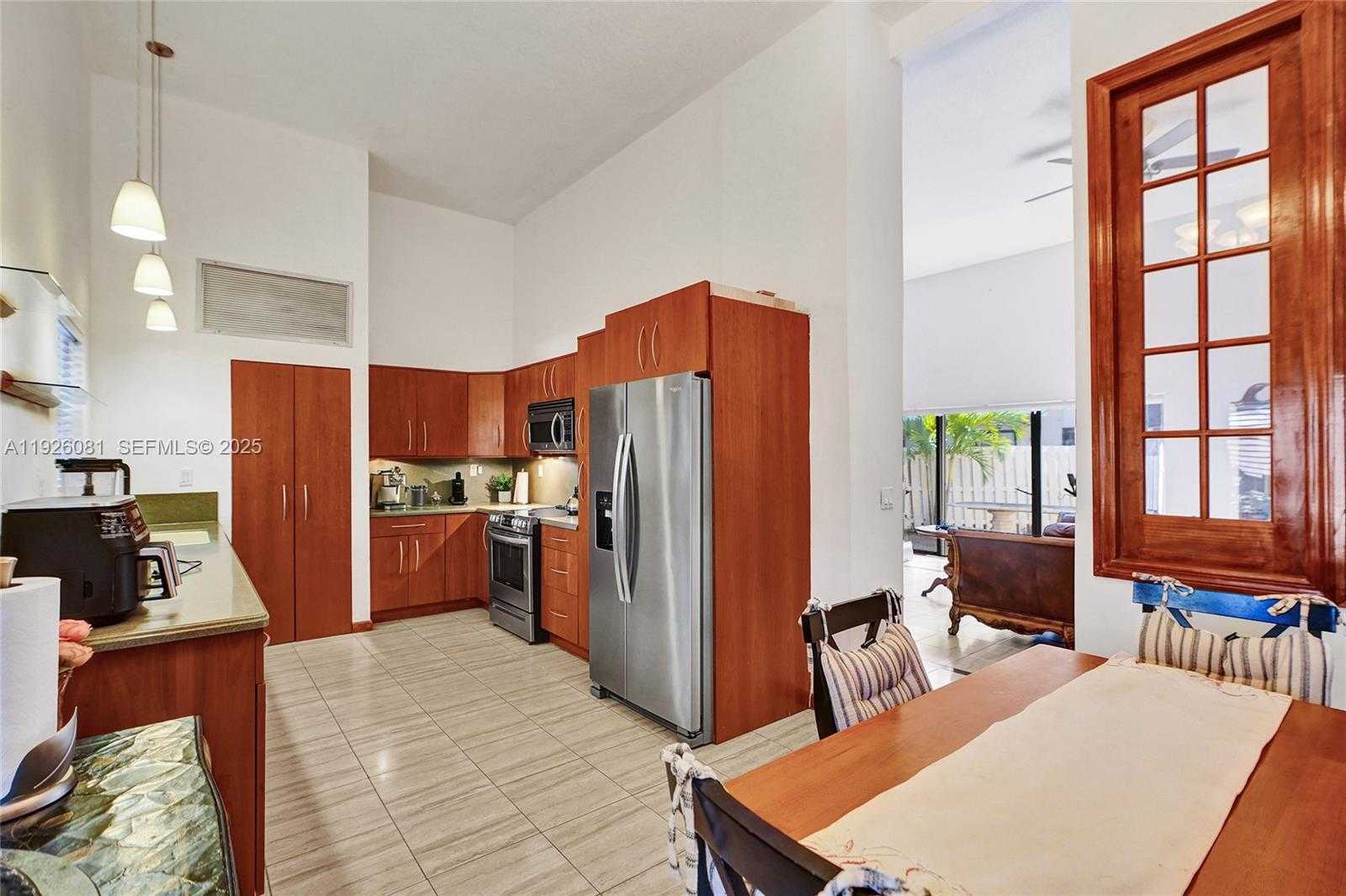 Small Image of 531 LESLIE DR, Hallandale Beach Number 18