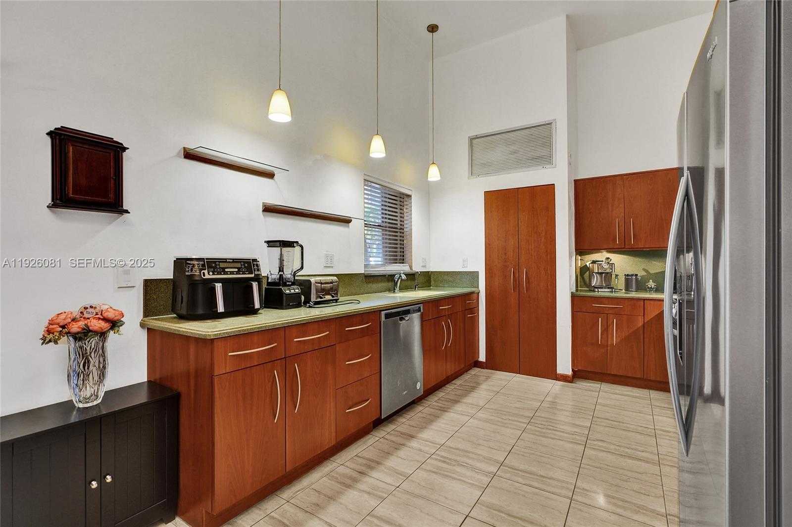 Small Image of 531 LESLIE DR, Hallandale Beach Number 19