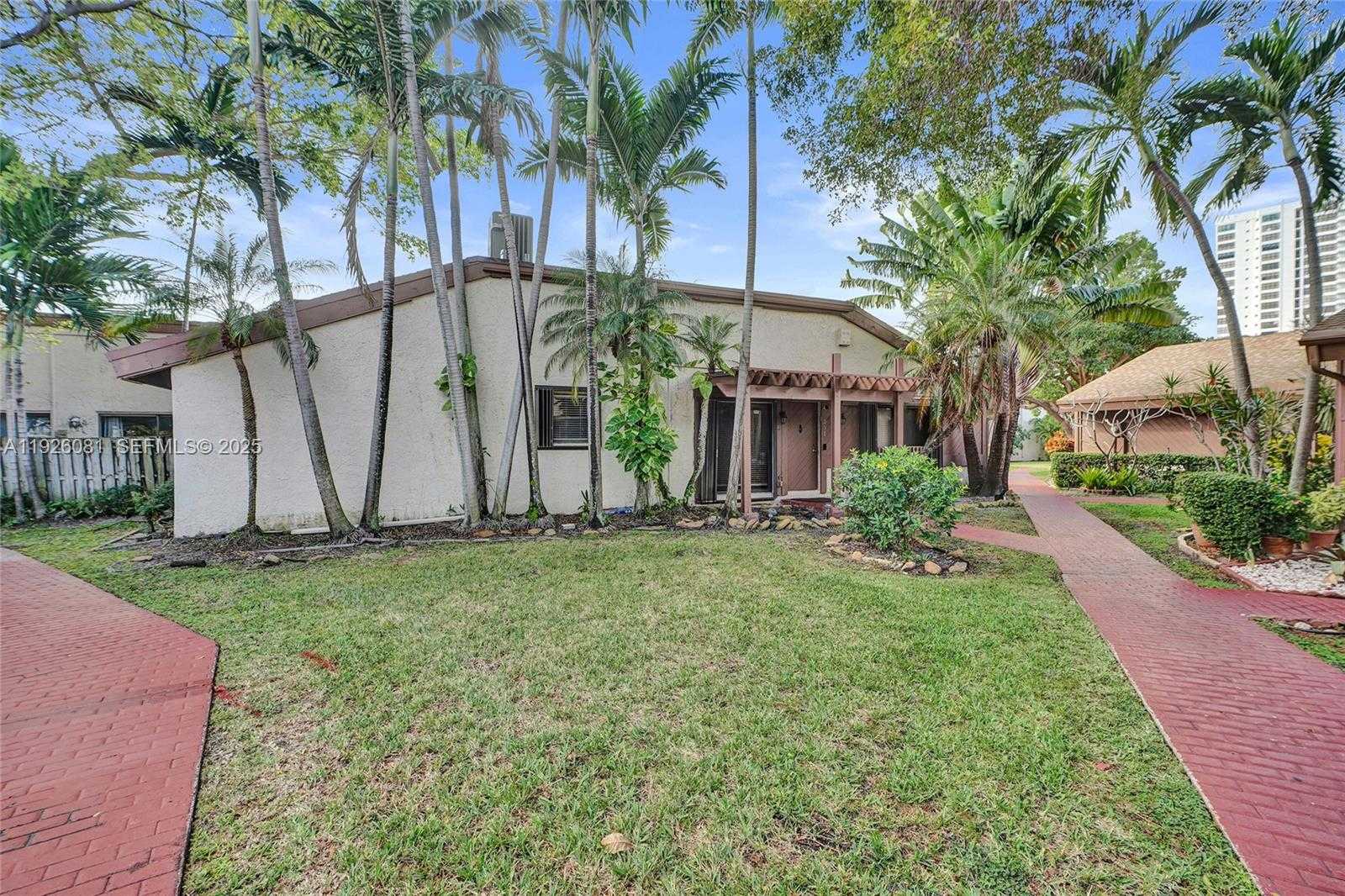 Small Image of 531 LESLIE DR, Hallandale Beach Number 2