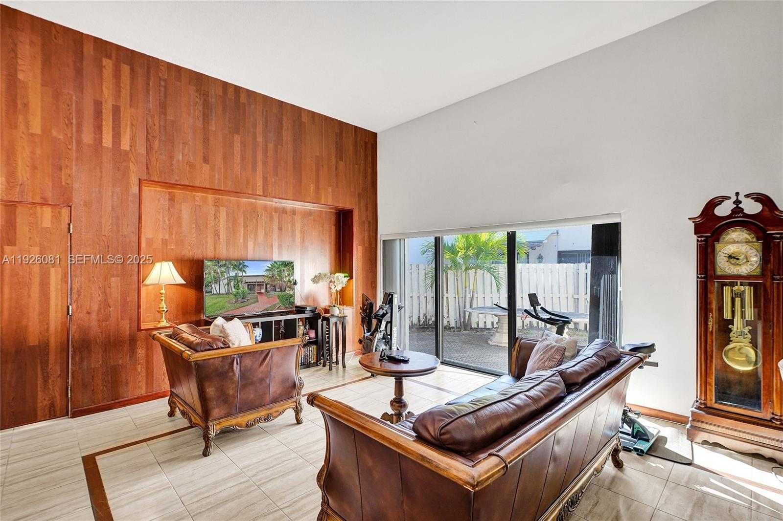 Small Image of 531 LESLIE DR, Hallandale Beach Number 21