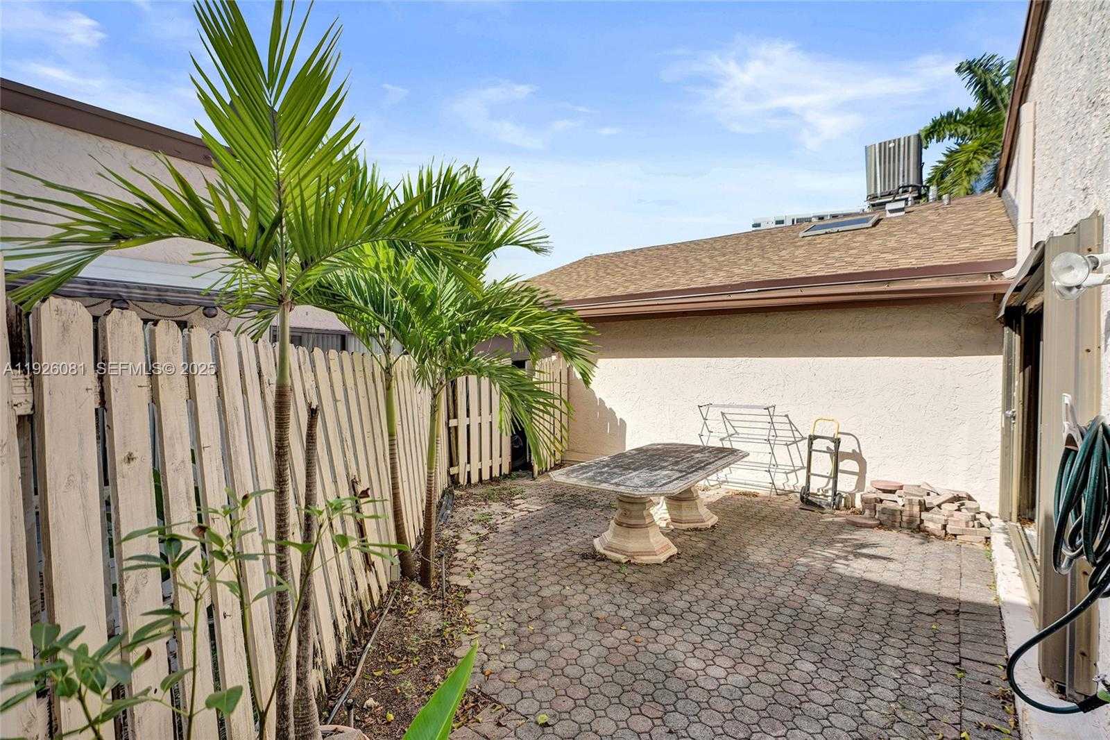 Small Image of 531 LESLIE DR, Hallandale Beach Number 27