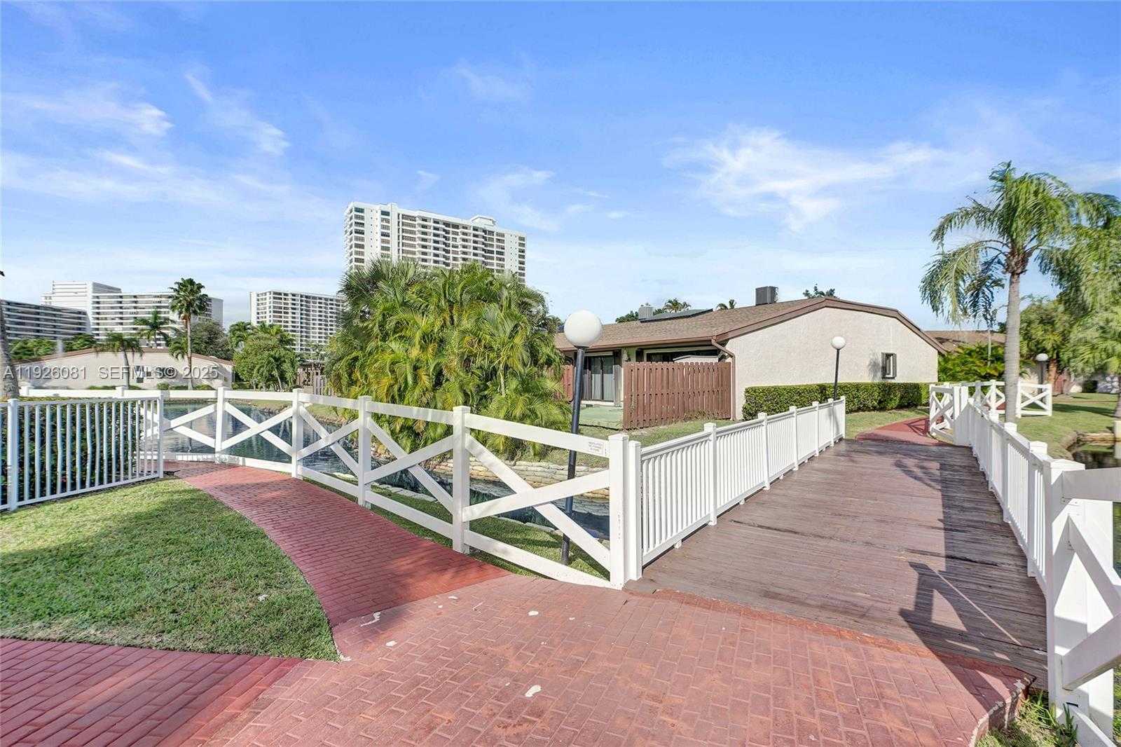 Small Image of 531 LESLIE DR, Hallandale Beach Number 31