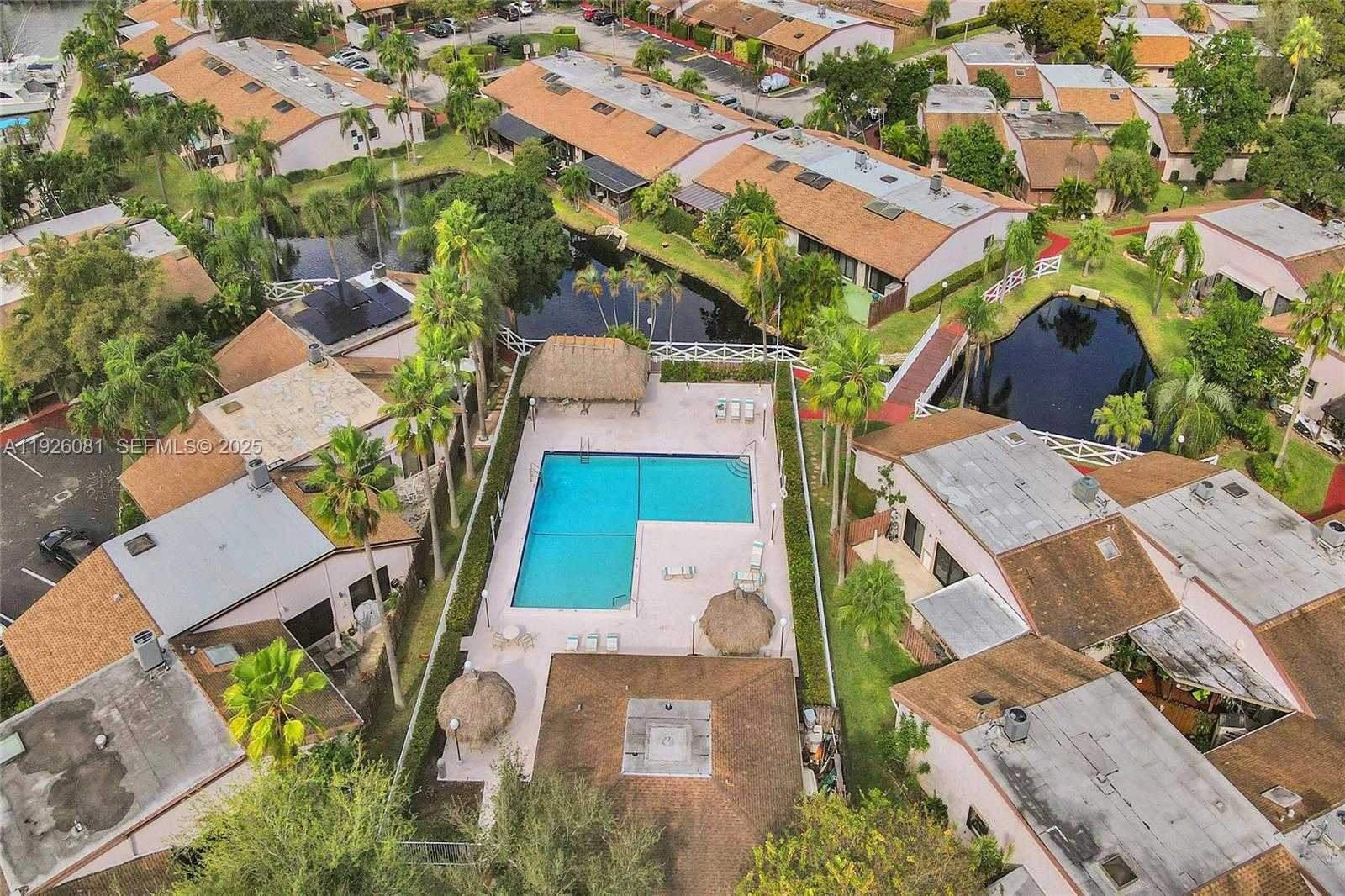 Small Image of 531 LESLIE DR, Hallandale Beach Number 37