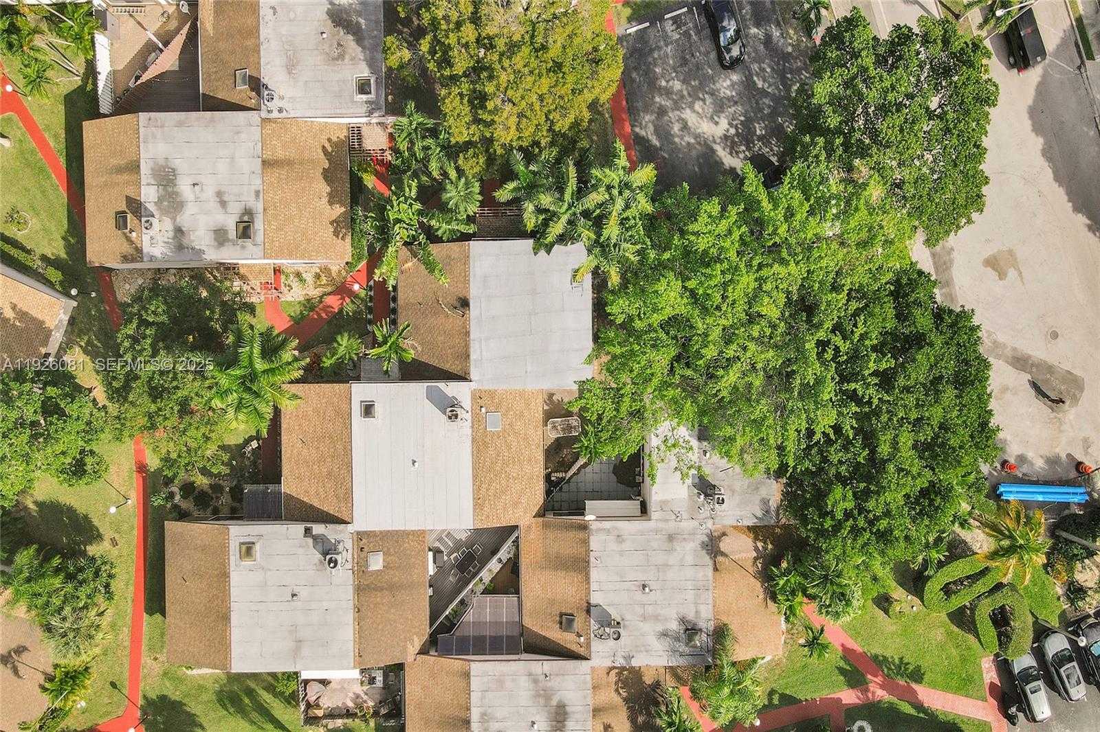 Small Image of 531 LESLIE DR, Hallandale Beach Number 4