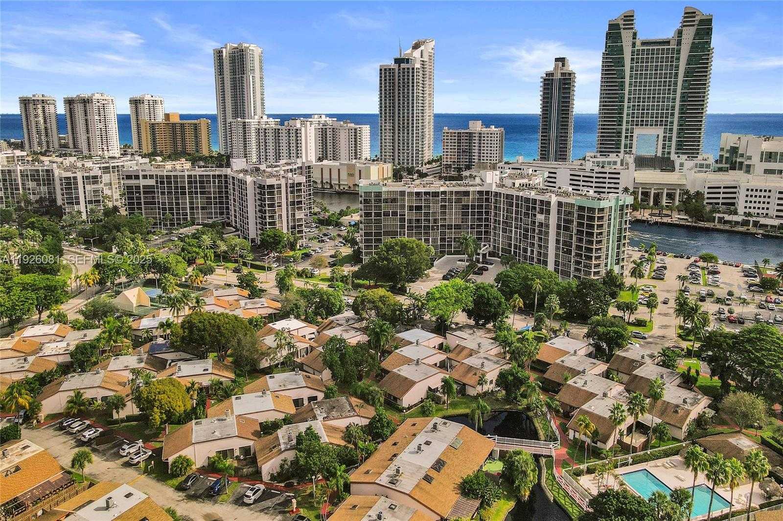 Small Image of 531 LESLIE DR, Hallandale Beach Number 42