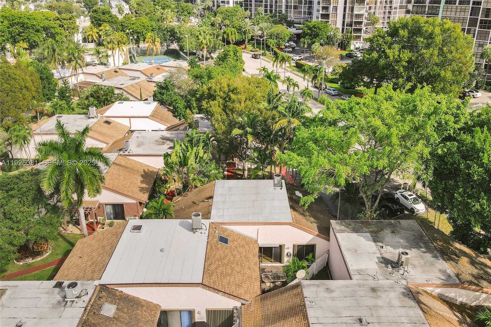 Small Image of 531 LESLIE DR, Hallandale Beach Number 6