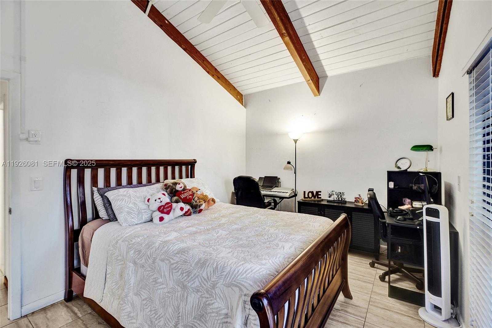 Small Image of 531 LESLIE DR, Hallandale Beach Number 9