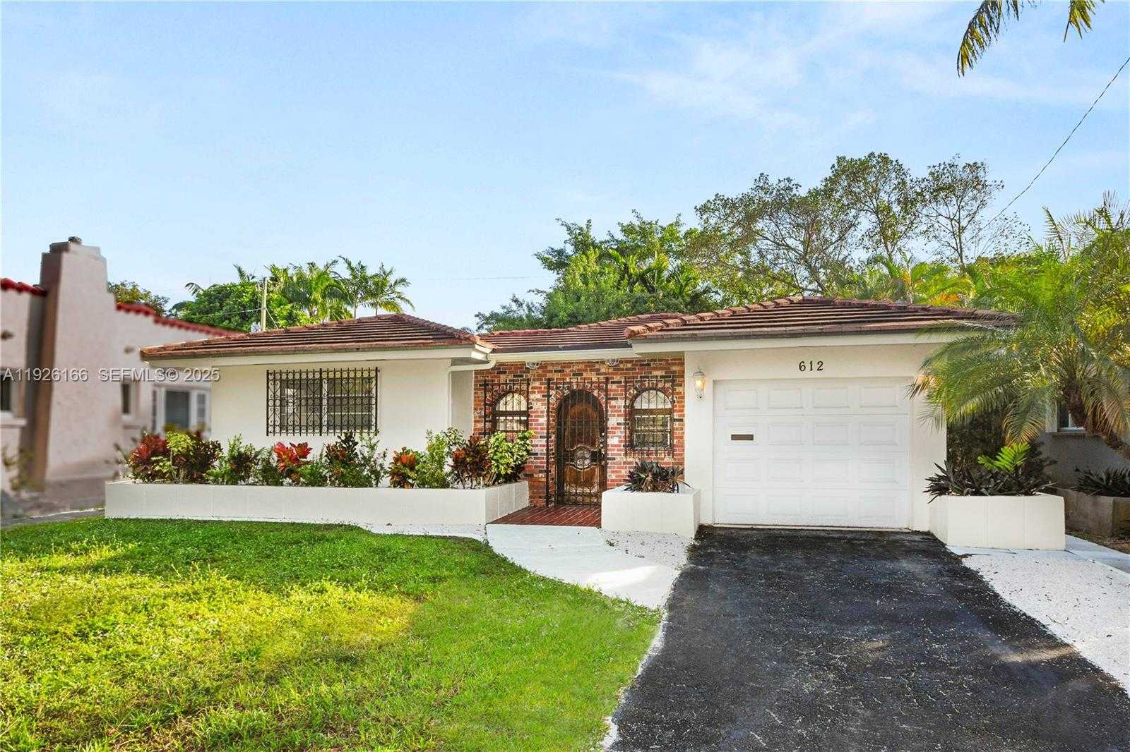 Small Image of 612 MINORCA AVE, Coral Gables Number 1