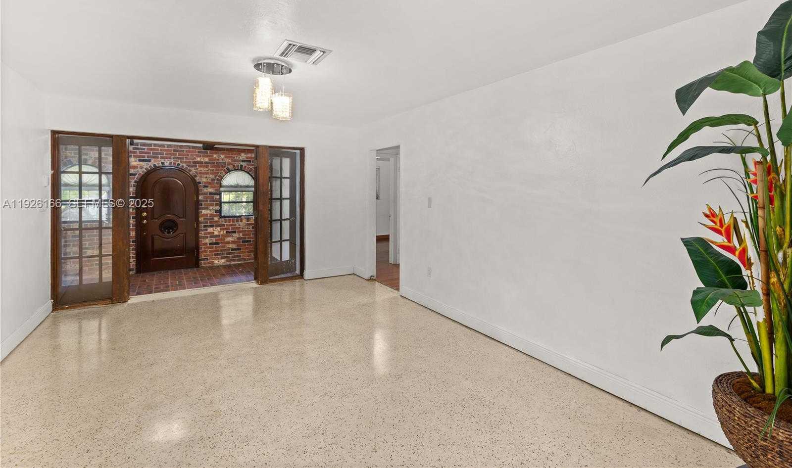 Small Image of 612 MINORCA AVE, Coral Gables Number 13