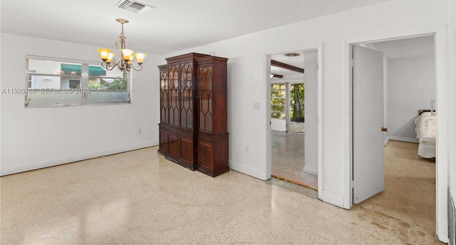 Small Image of 612 MINORCA AVE, Coral Gables Number 14