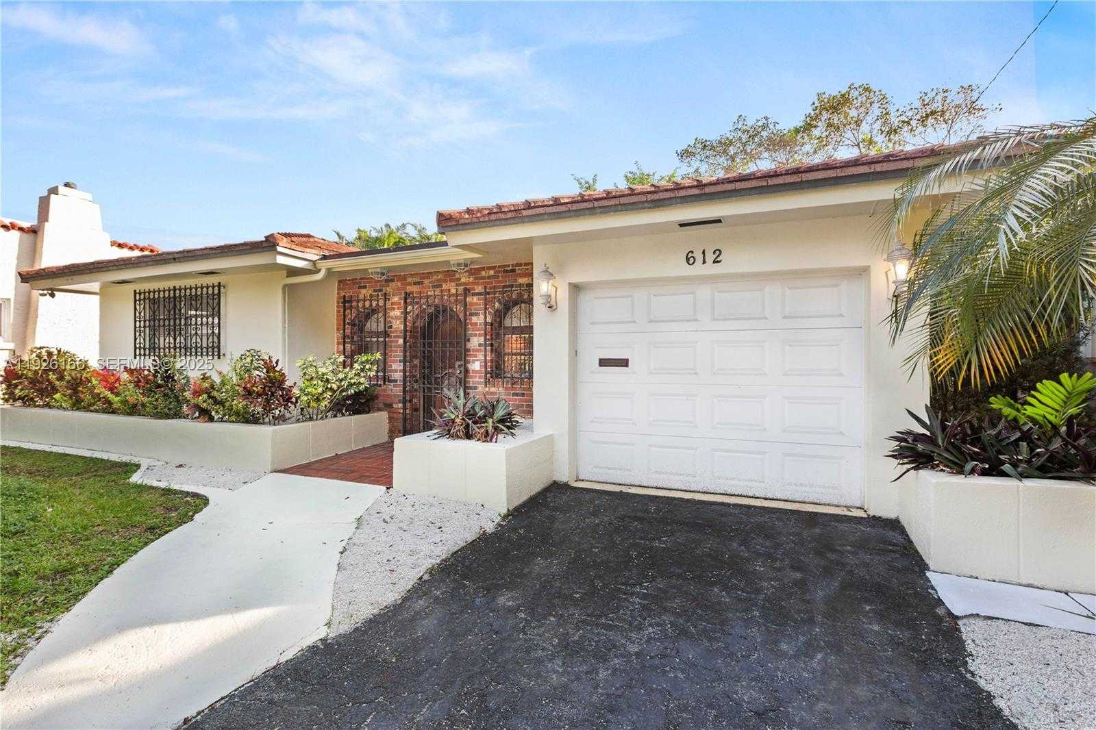 Small Image of 612 MINORCA AVE, Coral Gables Number 2