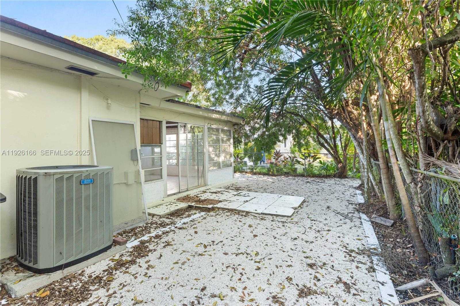 Small Image of 612 MINORCA AVE, Coral Gables Number 21