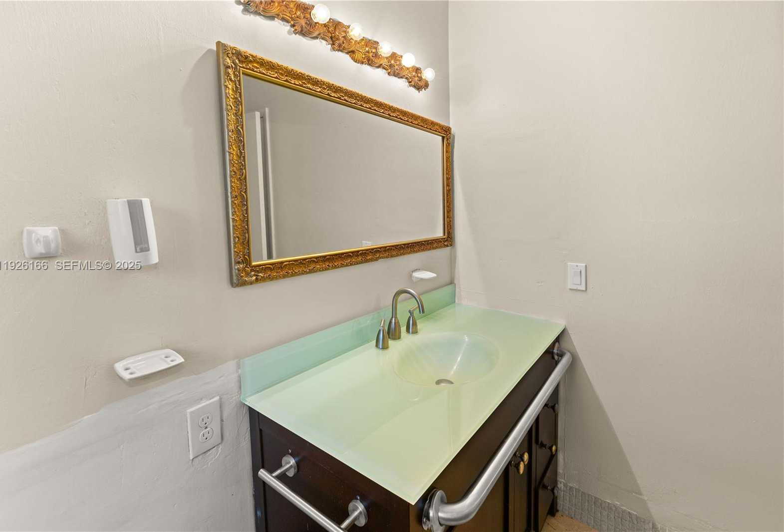 Small Image of 612 MINORCA AVE, Coral Gables Number 24