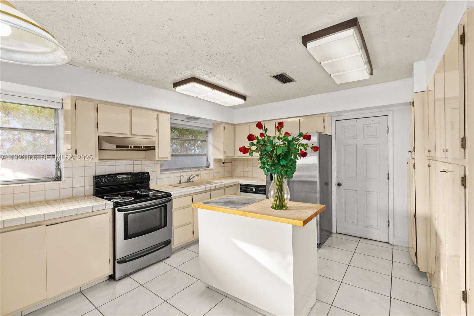 Small Image of 612 MINORCA AVE, Coral Gables Number 27