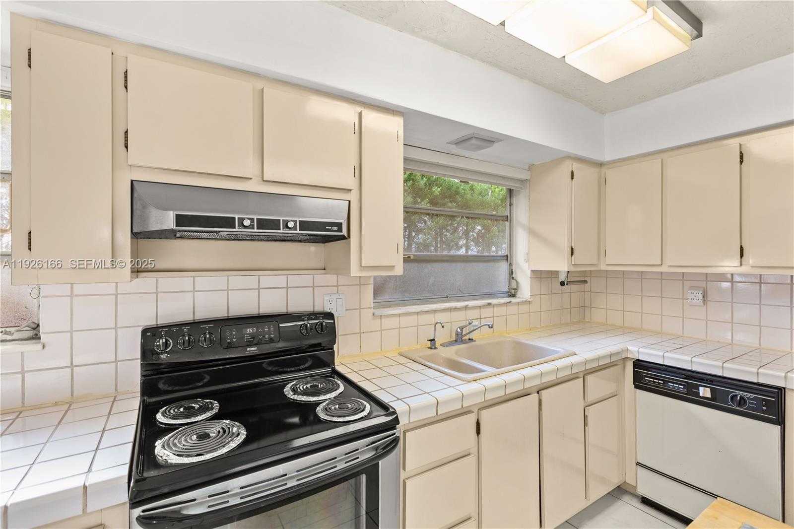 Small Image of 612 MINORCA AVE, Coral Gables Number 29