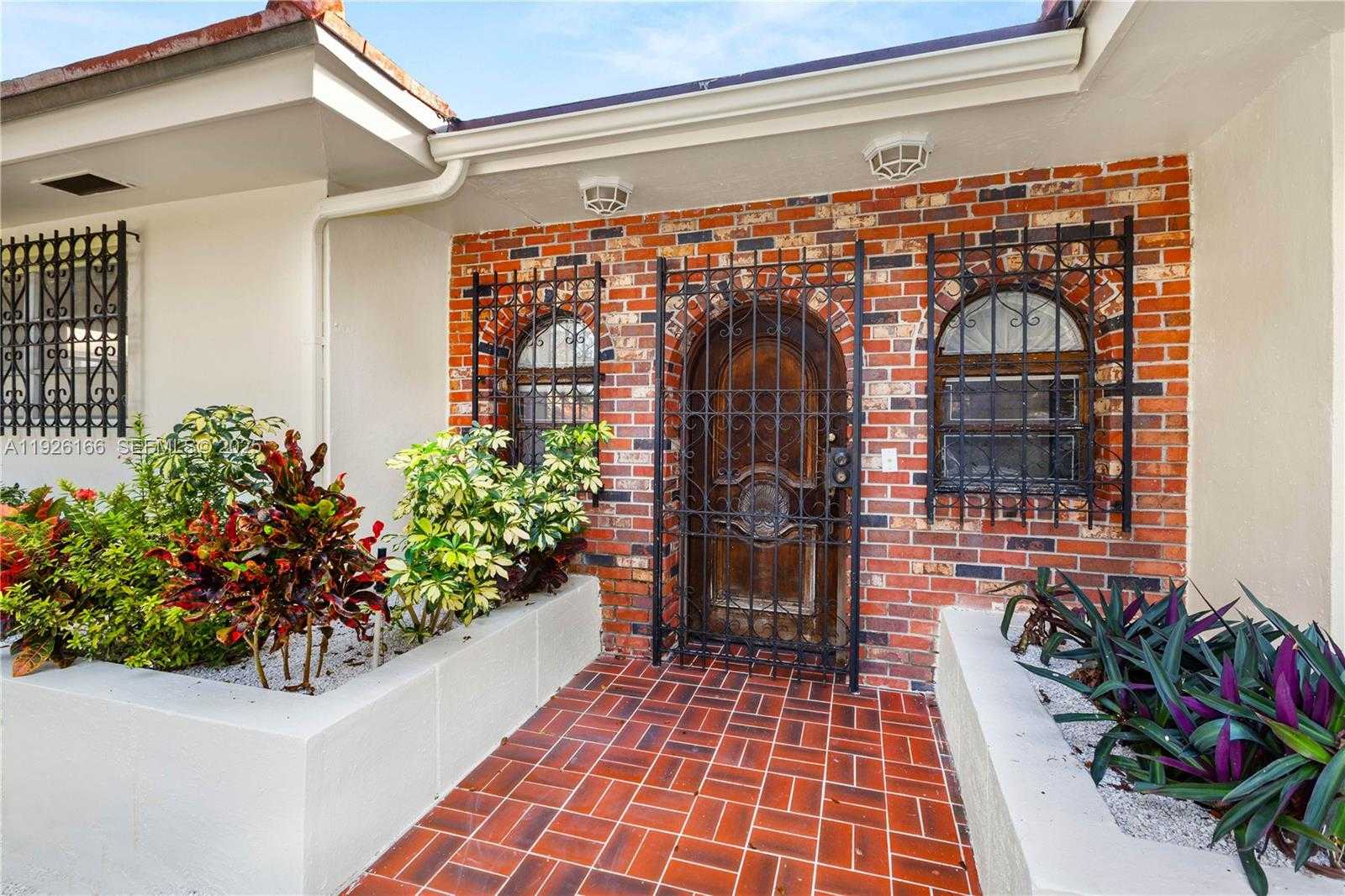 Small Image of 612 MINORCA AVE, Coral Gables Number 3