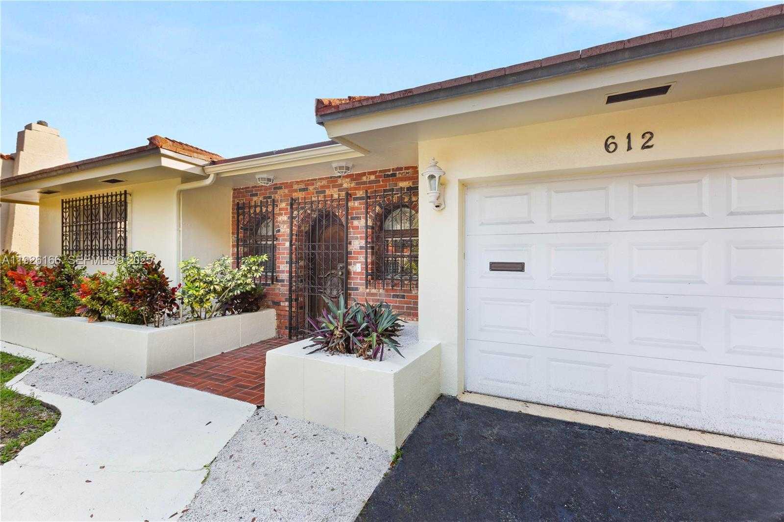 Small Image of 612 MINORCA AVE, Coral Gables Number 32