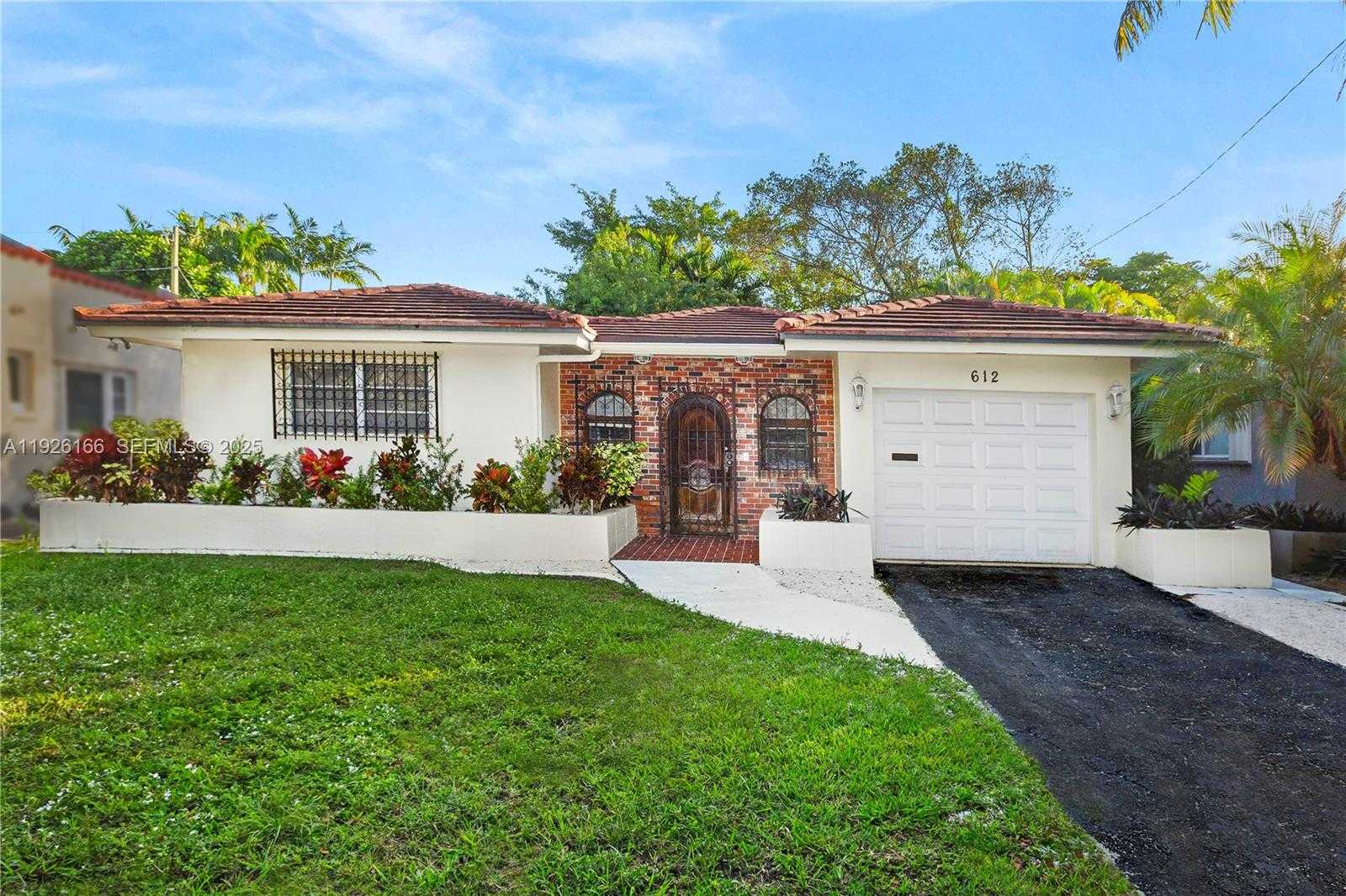 Small Image of 612 MINORCA AVE, Coral Gables Number 33