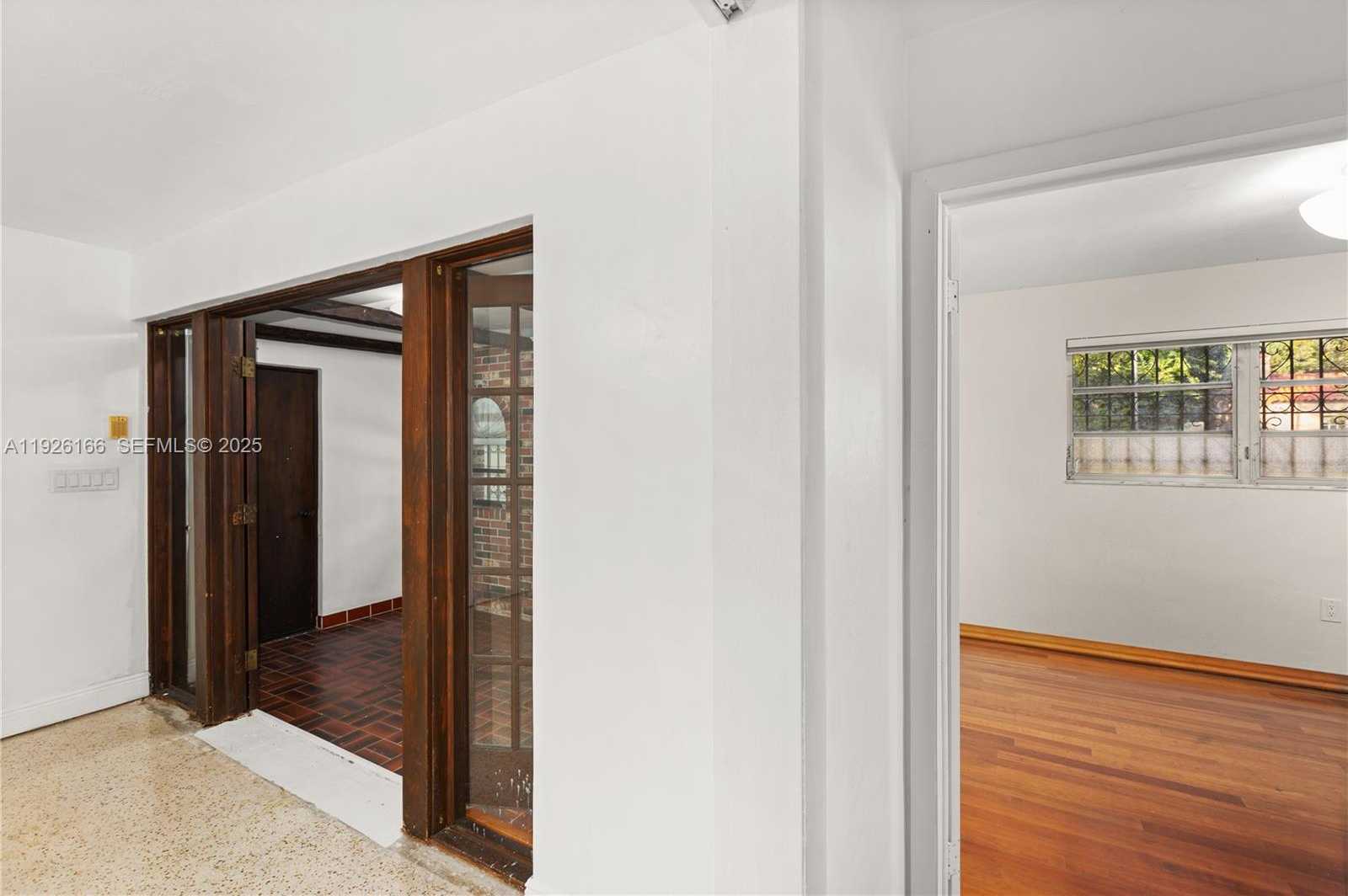 Small Image of 612 MINORCA AVE, Coral Gables Number 7