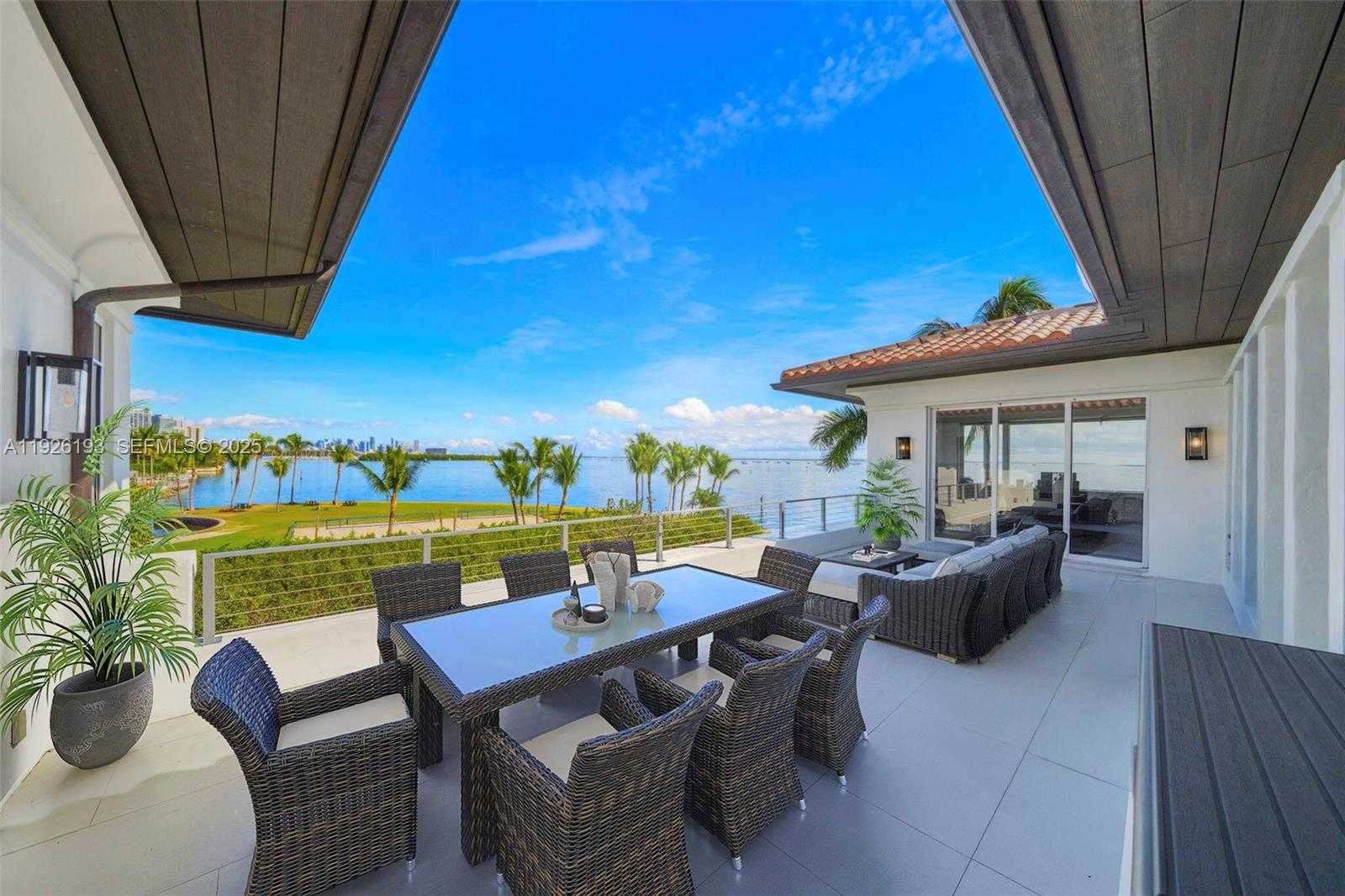 Small Image of 3333 POINCIANA AVE, Miami Number 3