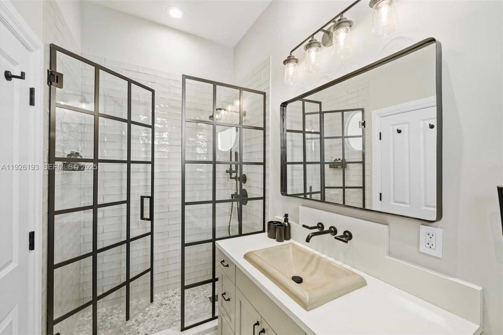 Small Image of 3333 POINCIANA AVE, Miami Number 38