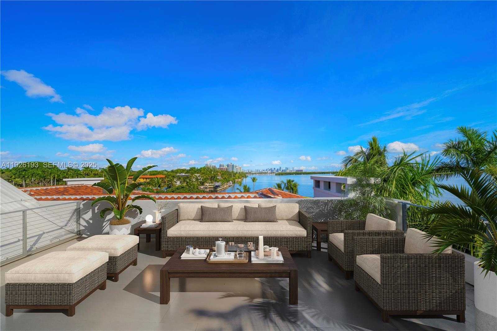 Small Image of 3333 POINCIANA AVE, Miami Number 4