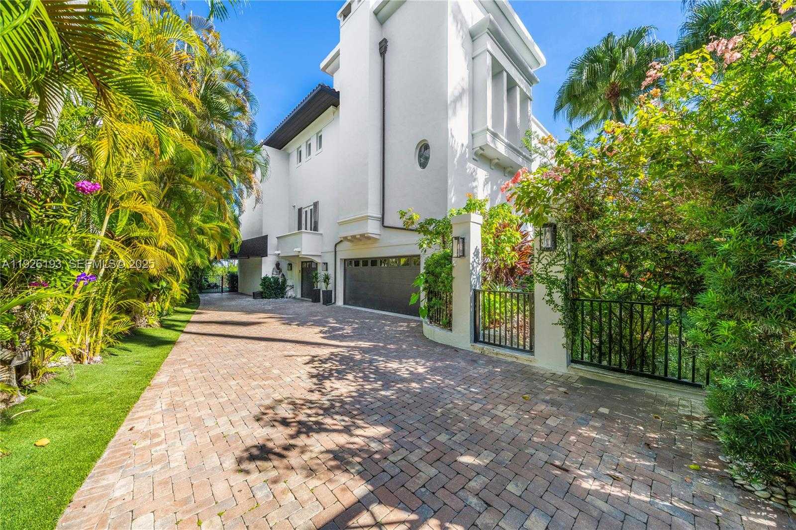 Small Image of 3333 POINCIANA AVE, Miami Number 40