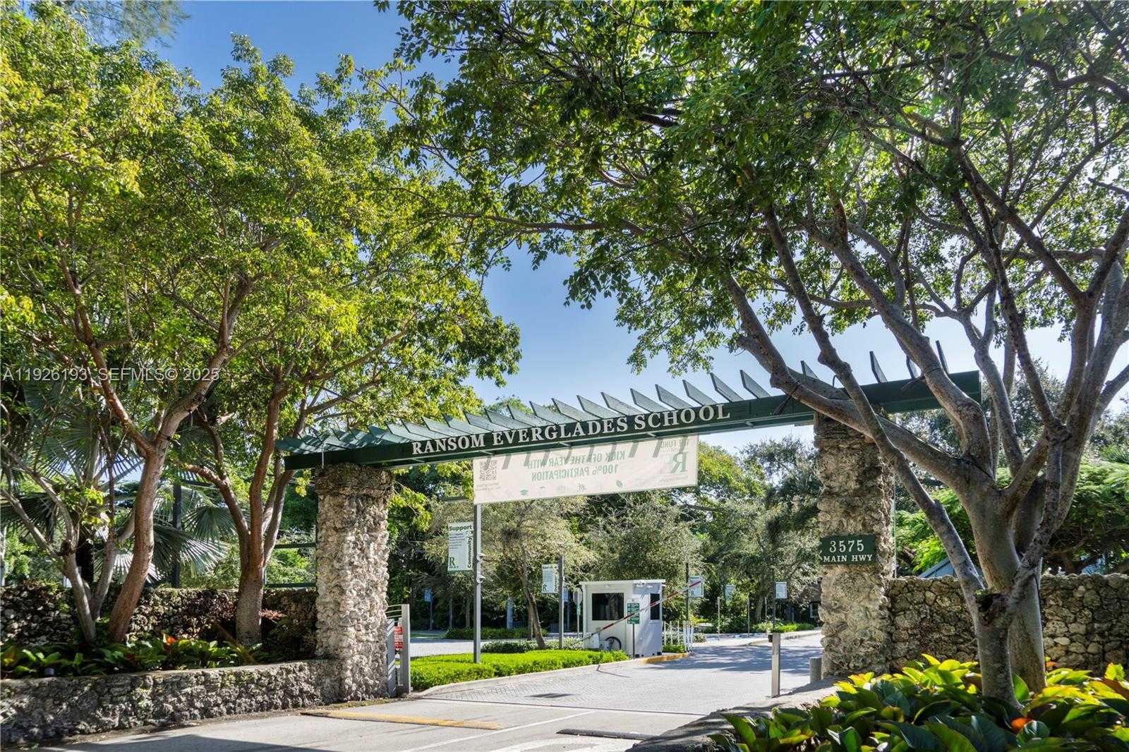 Small Image of 3333 POINCIANA AVE, Miami Number 49