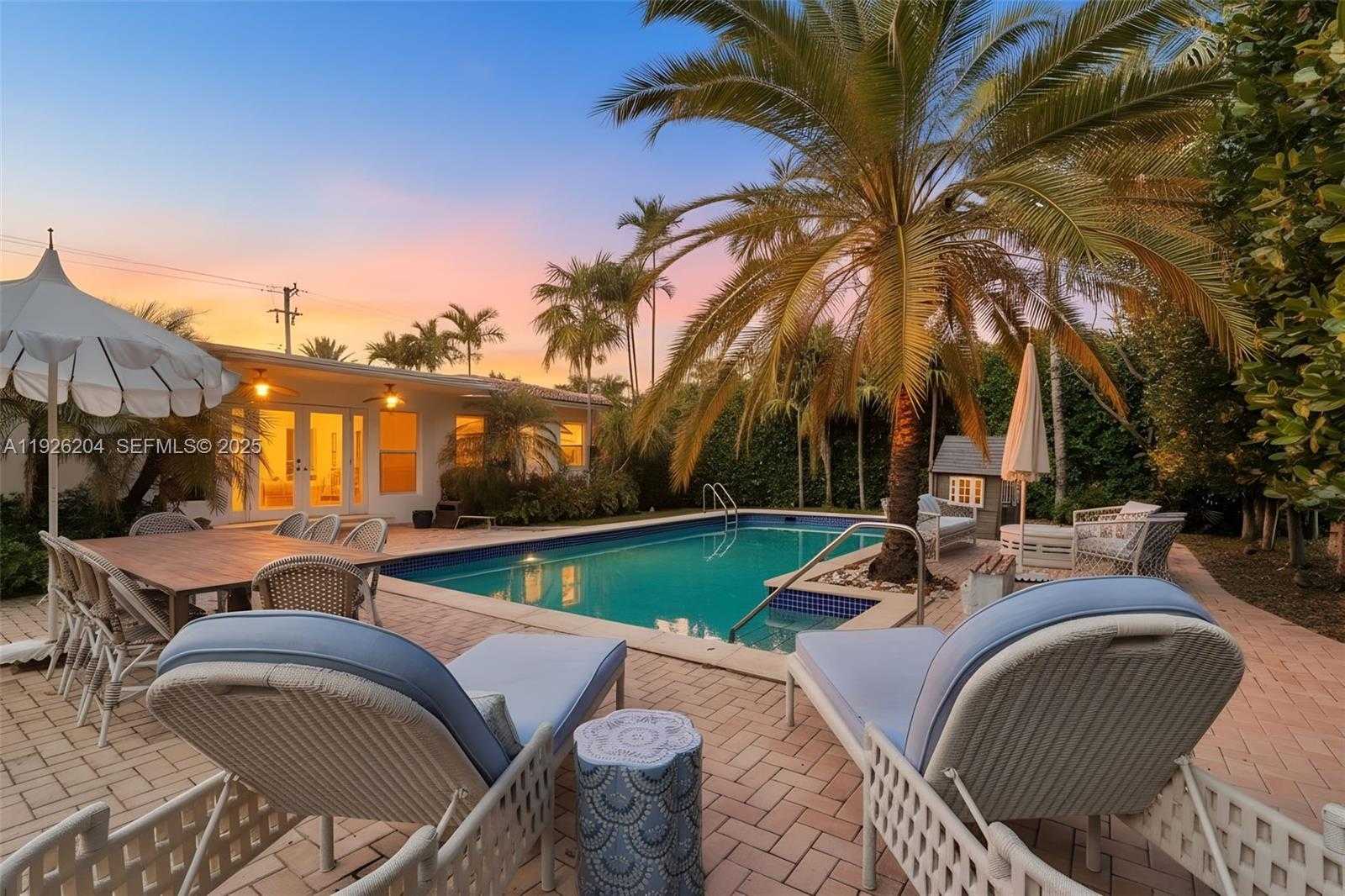 Small Image of 10121 EAST BROADVIEW DR, Bay Harbor Islands Number 1