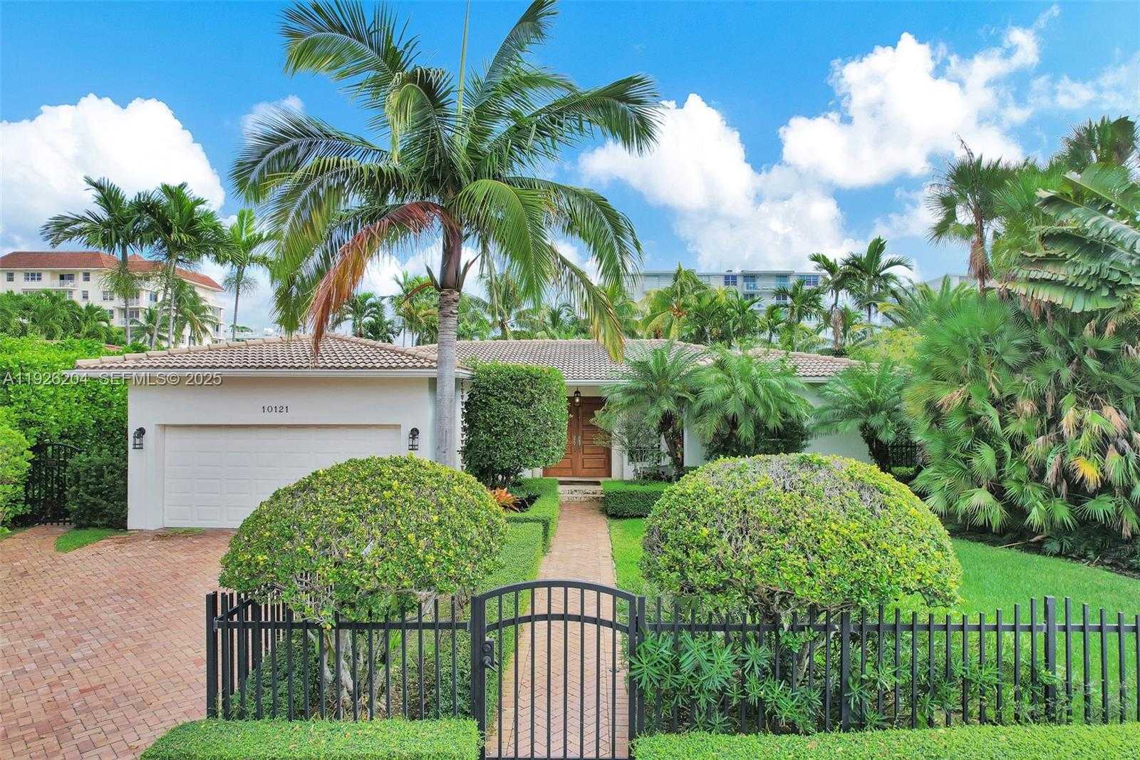 Small Image of 10121 EAST BROADVIEW DR, Bay Harbor Islands Number 6