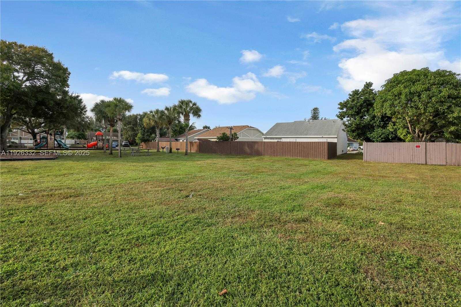 Small Image of 22882 MARKHAM WAY, Boca Raton Number 13