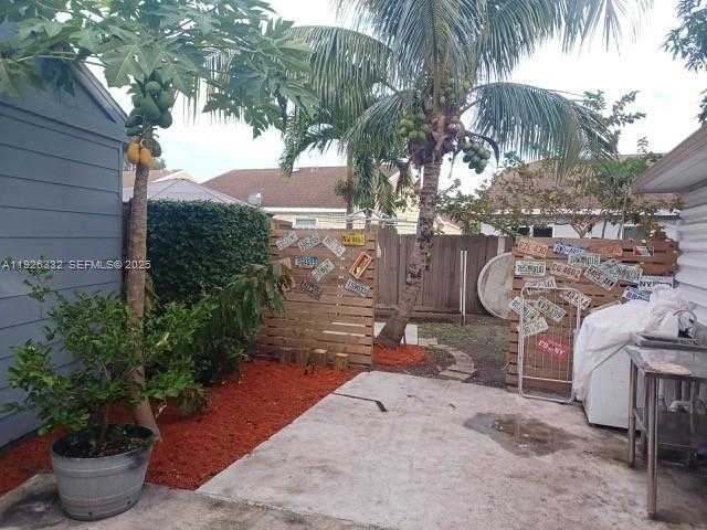 Small Image of 22882 MARKHAM WAY, Boca Raton Number 2