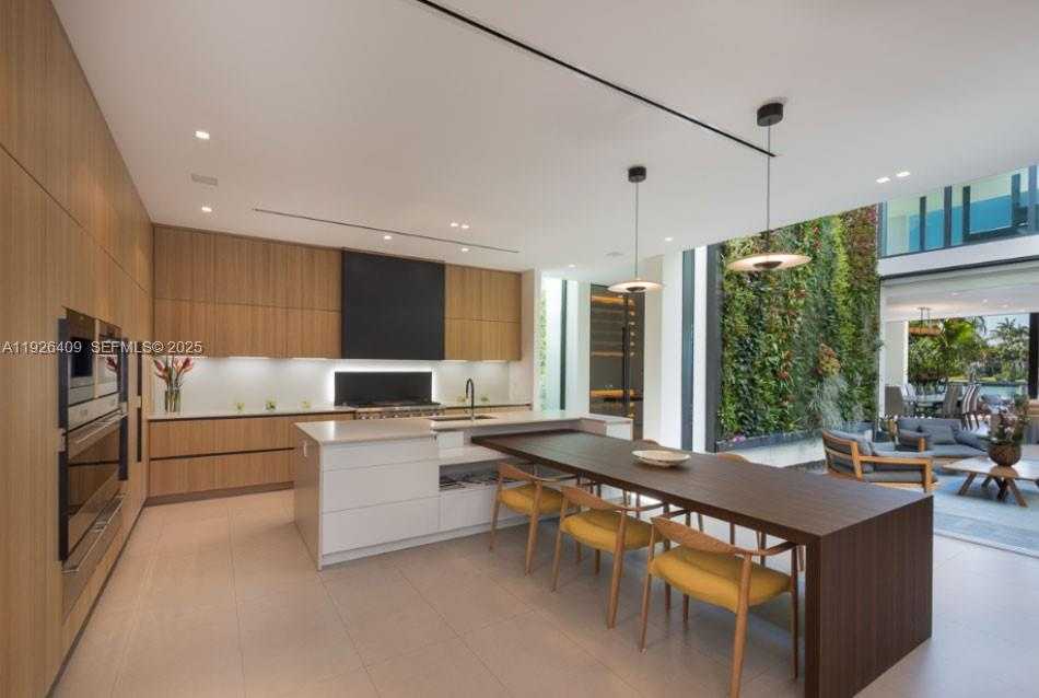 Small Image of 6480 ALLISON RD, Miami Beach Number 11