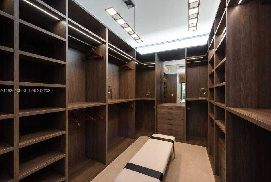 Small Image of 6480 ALLISON RD, Miami Beach Number 23