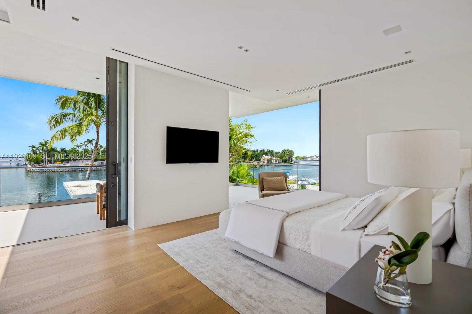 Small Image of 6480 ALLISON RD, Miami Beach Number 25