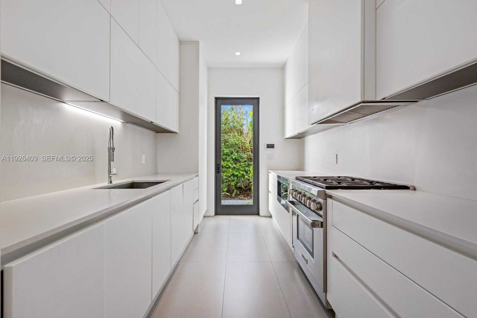 Small Image of 6480 ALLISON RD, Miami Beach Number 37