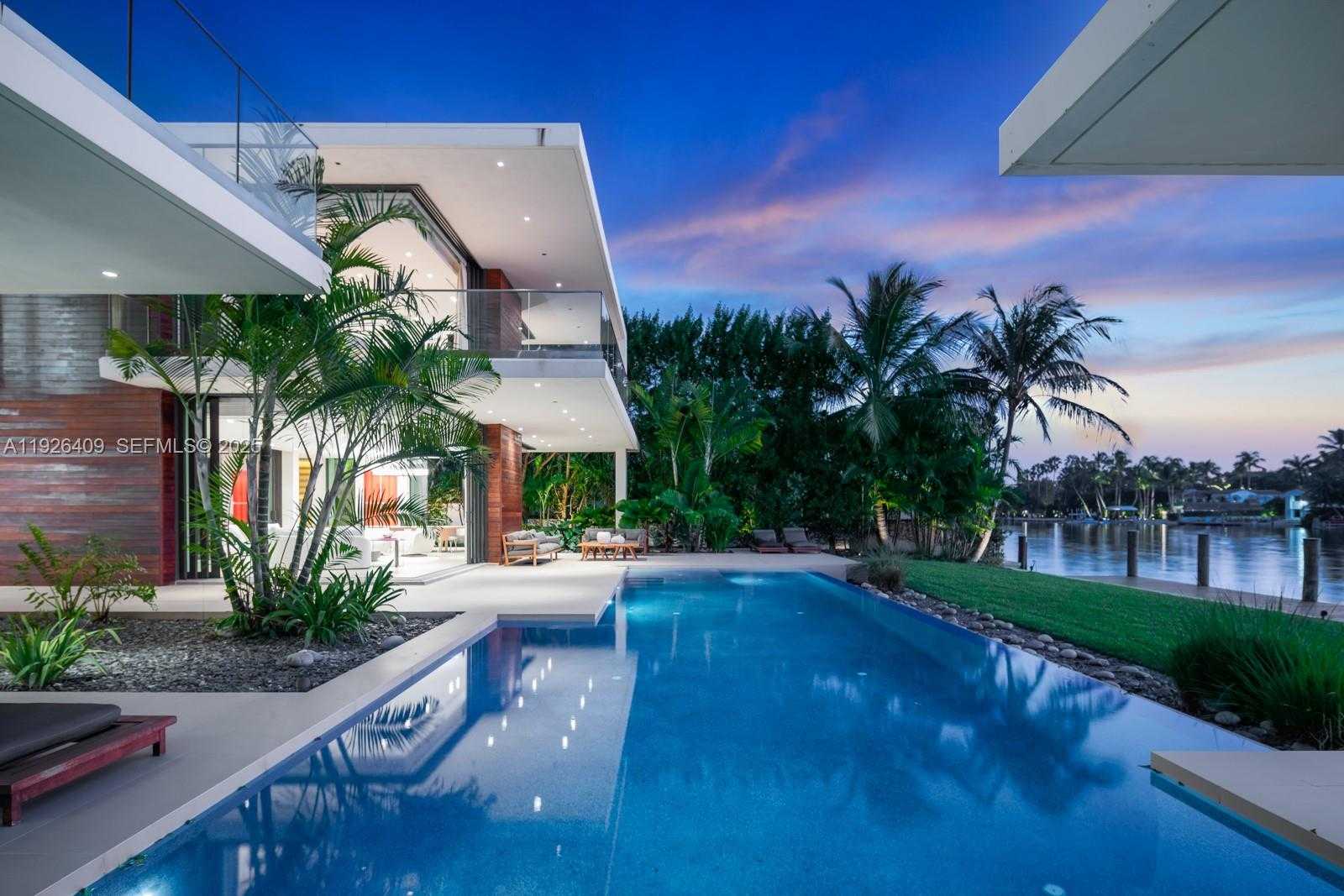 Small Image of 6480 ALLISON RD, Miami Beach Number 41