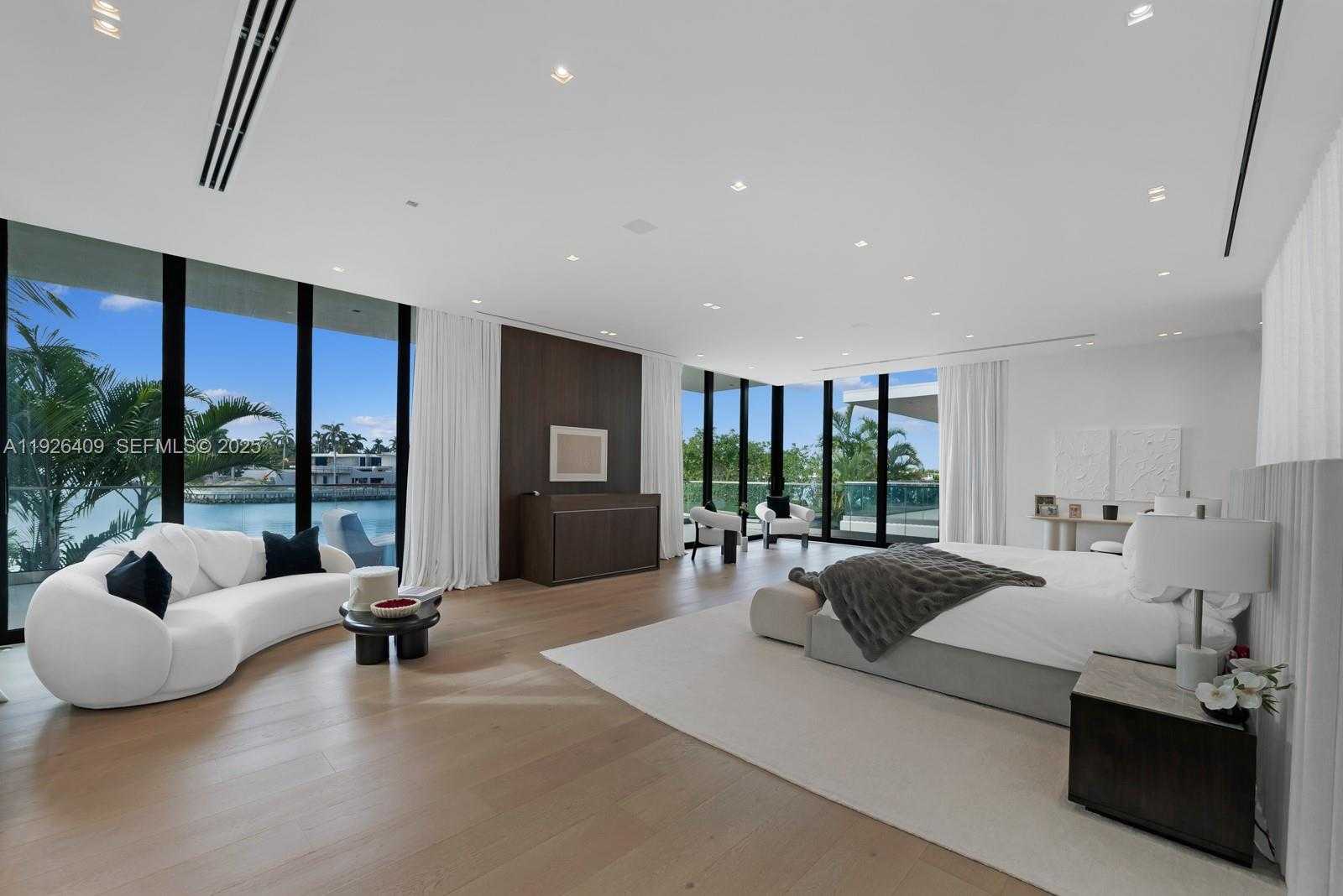 Small Image of 6480 ALLISON RD, Miami Beach Number 57