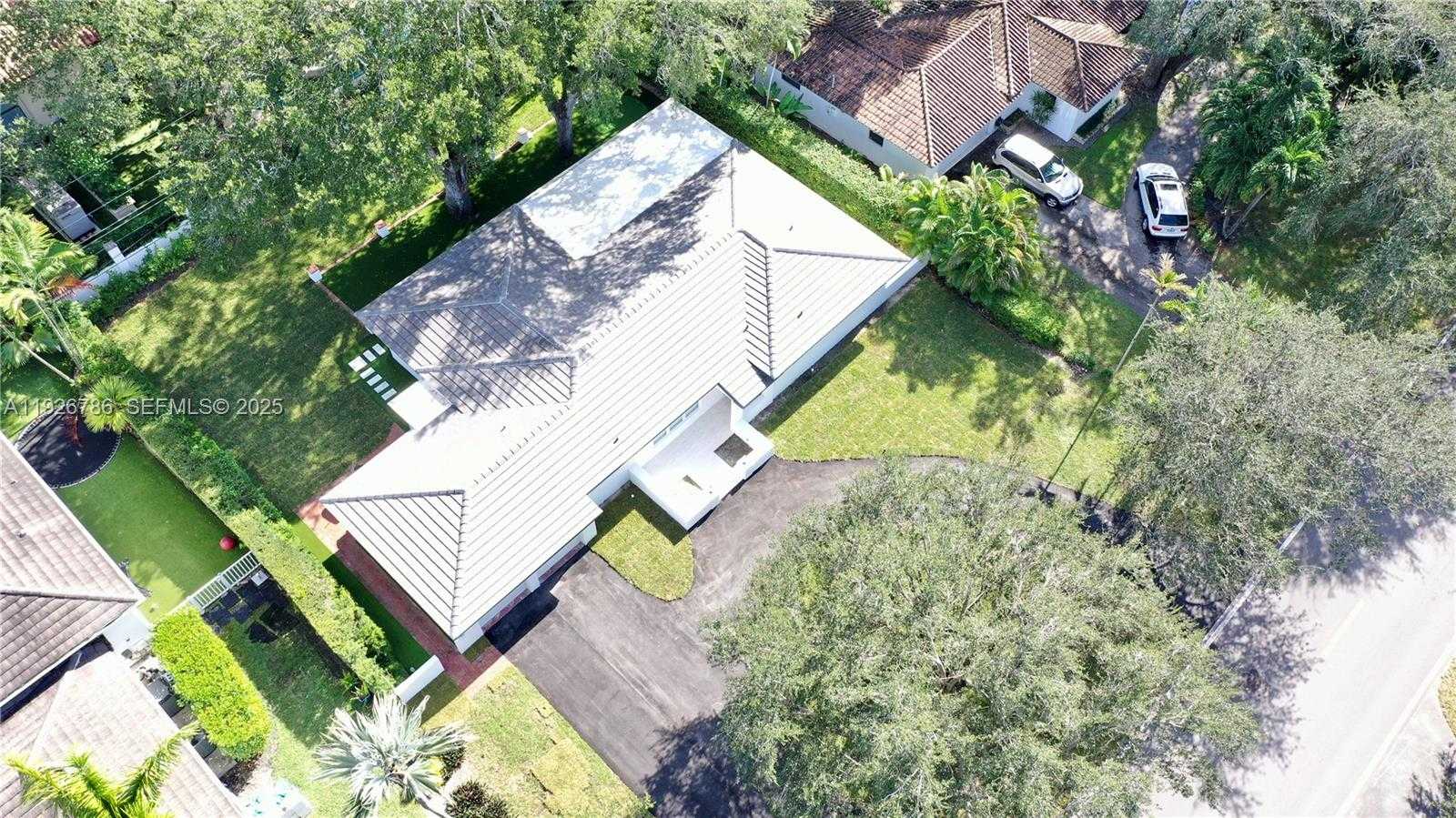 Small Image of 6011 MAYNADA ST, Coral Gables Number 27