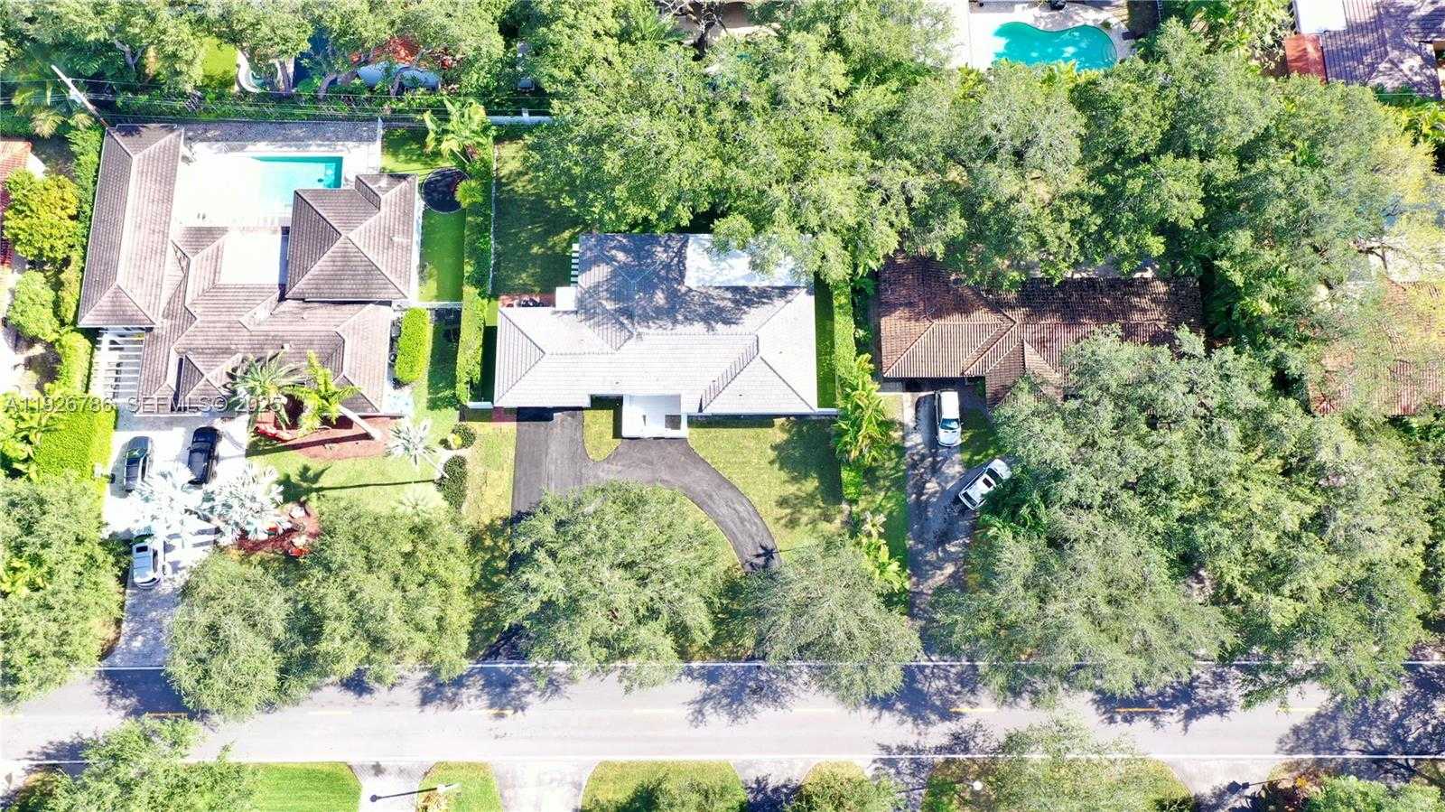 Small Image of 6011 MAYNADA ST, Coral Gables Number 29