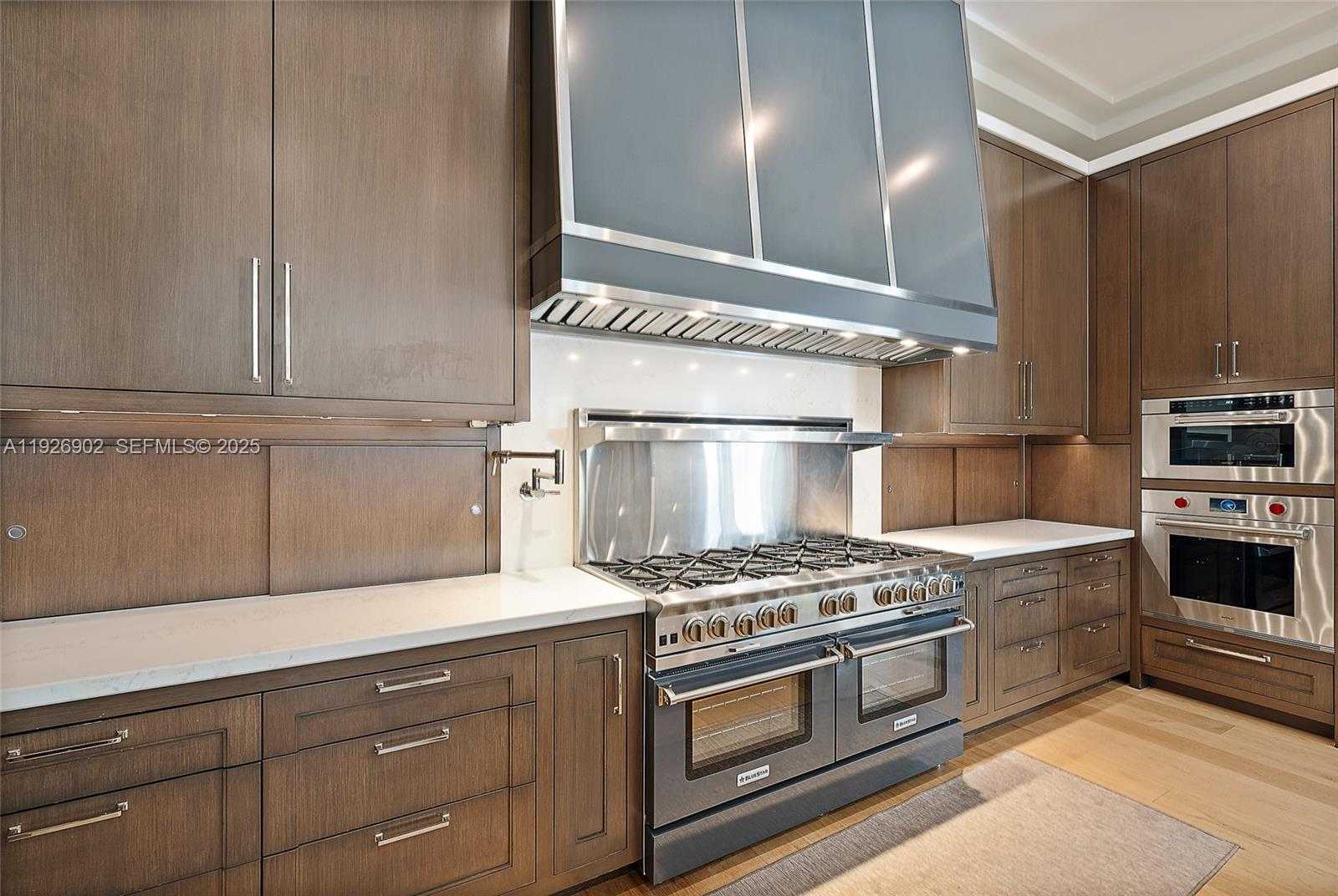 Small Image of 19651 RIVERSIDE DR, Jupiter Number 10