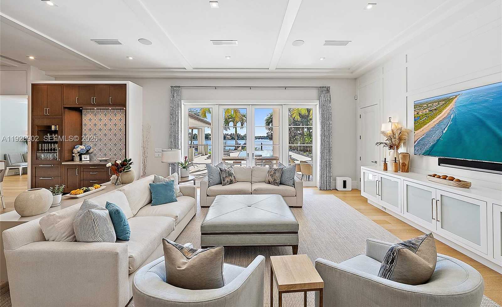 Small Image of 19651 RIVERSIDE DR, Jupiter Number 11